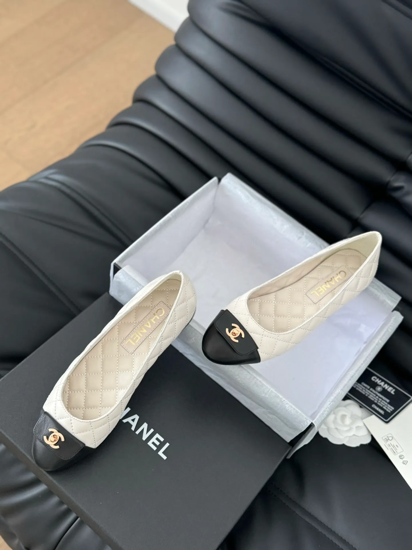 👟👟Ex-factory price 540👟👟 Purchasing-grade Chanel 24B new schoolbag buckle ballet shoes, classic diamond pattern, never tire of it😌 Sheepskin lining on the upper, leather outsole, high flat heel Size: 35-39 Other sizes 40/41/42/43 customized